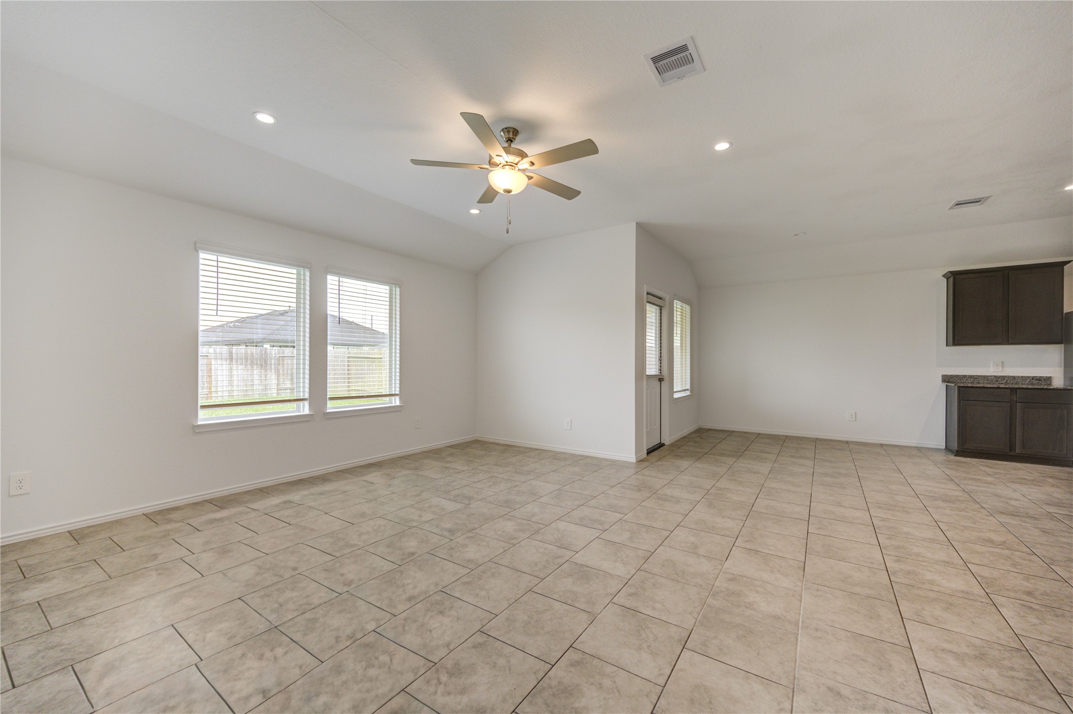7547 Cattle Walker Court Rosharon, TX 77583 - Photo 11 of 27
