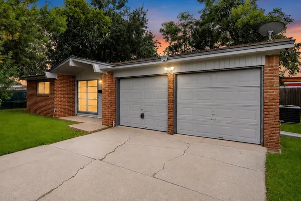 $1,650 | 806 Shawnee Street, Houston, TX 77034