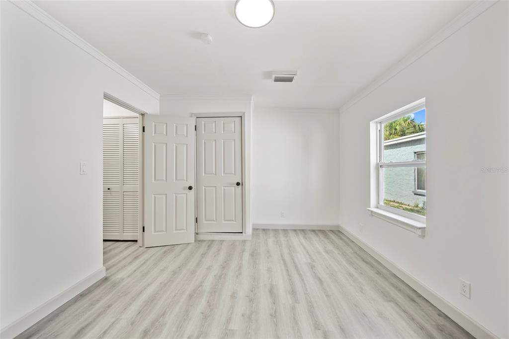 6375 Emerson Avenue South St. Petersburg, FL 33707 - Photo 14 of 22