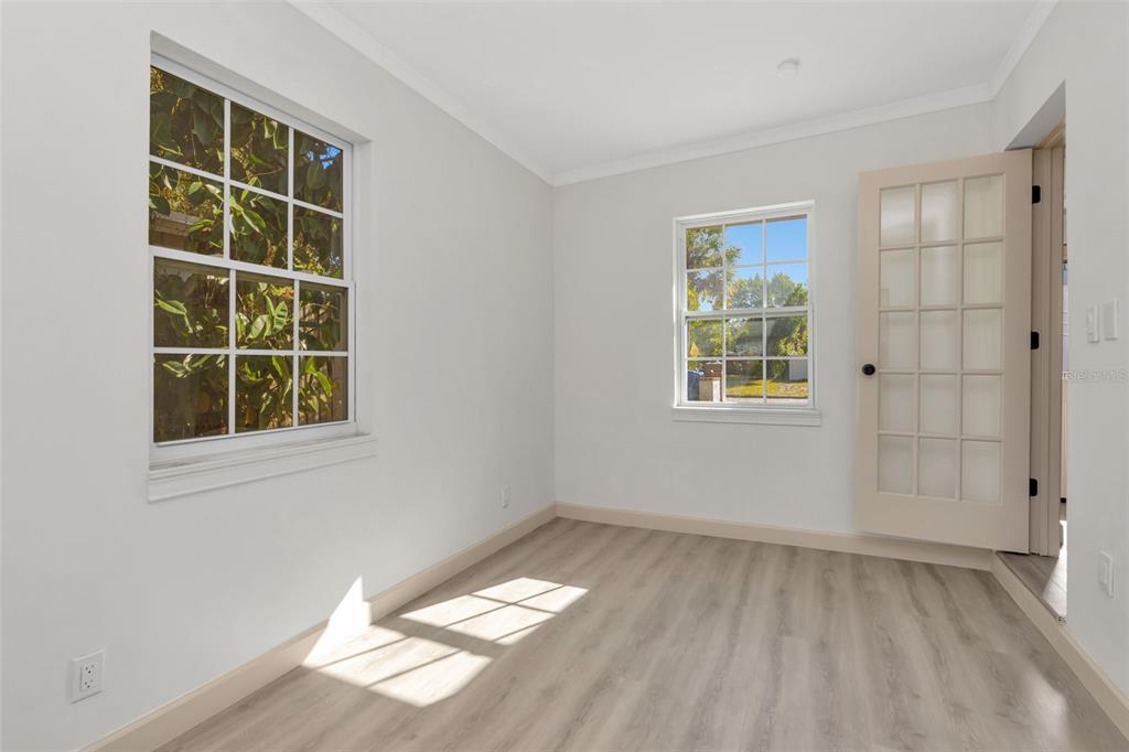 6375 Emerson Avenue South St. Petersburg, FL 33707 - Photo 15 of 22