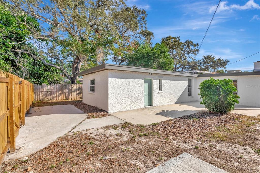 6375 Emerson Avenue South St. Petersburg, FL 33707 - Photo 17 of 22