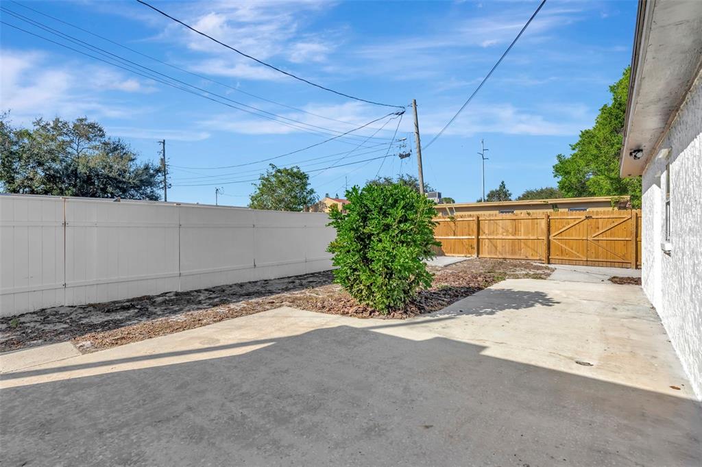 6375 Emerson Avenue South St. Petersburg, FL 33707 - Photo 19 of 22