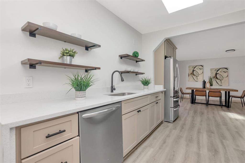 6375 Emerson Avenue South St. Petersburg, FL 33707 - Photo 3 of 22