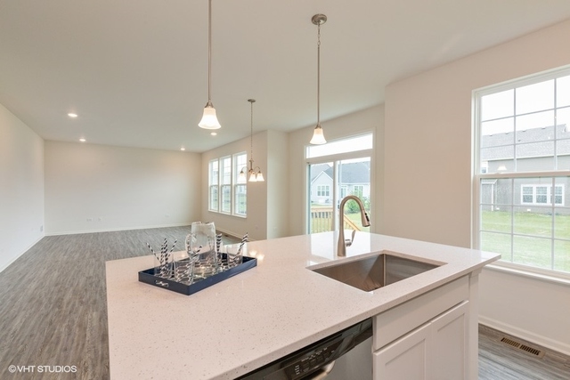 3622 Emerald Road Elgin, IL 60124 - Photo 4 of 42