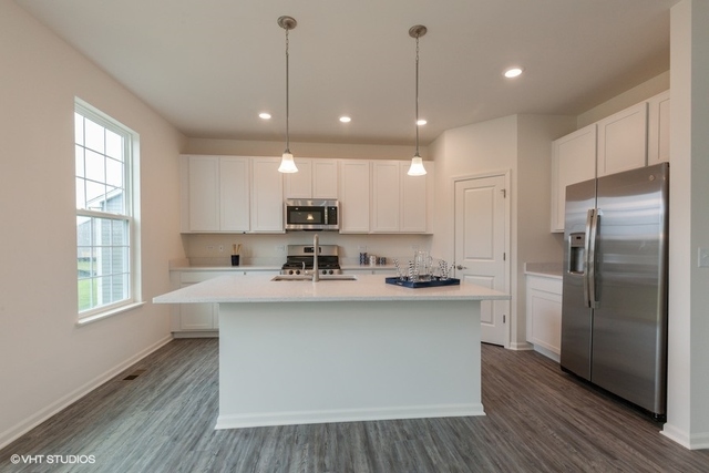 3622 Emerald Road Elgin, IL 60124 - Photo 6 of 42