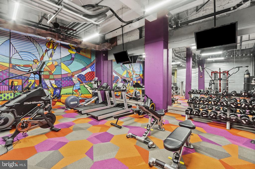 312-22 Walnut Street, Unit 202 Philadelphia, PA 19106 - Photo 11 of 22 a city view