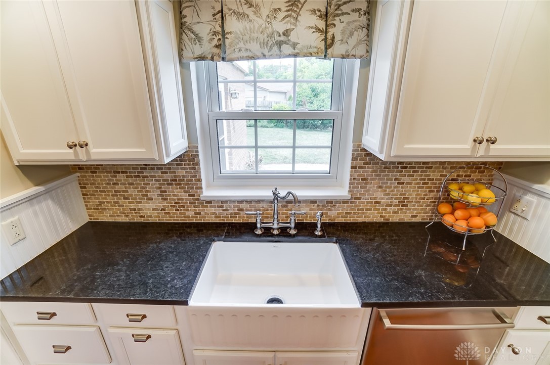 433 Avon Way Kettering, OH 45429 - Photo 14 of 37