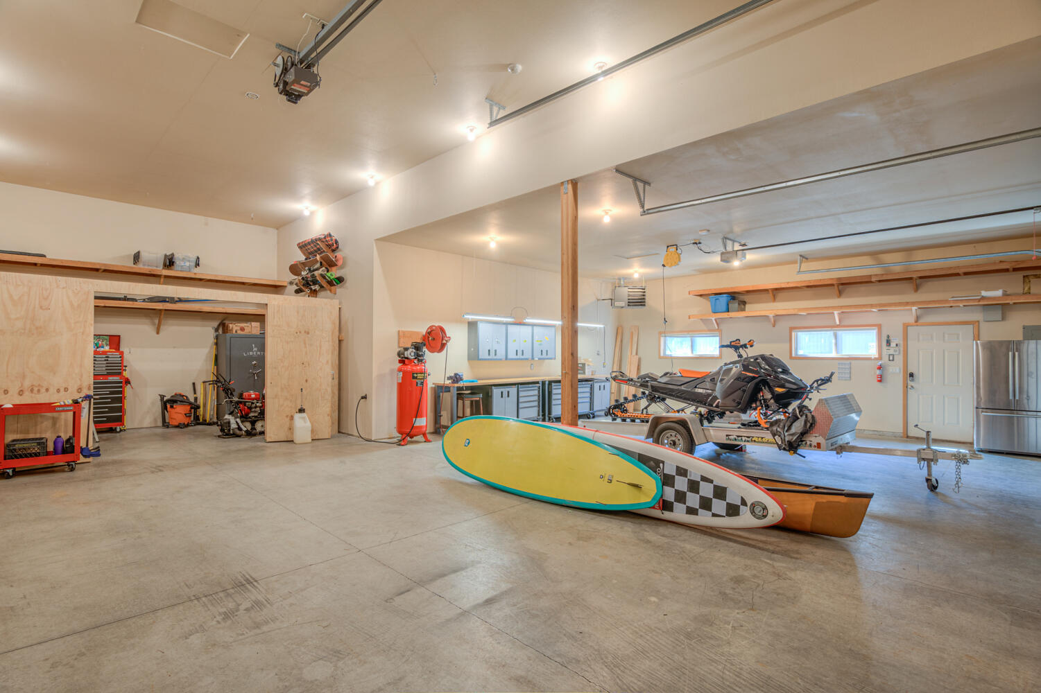 17295 Azusa Road Bend, OR 97707 - Photo 35 of 40 a view of a room with gym equipment