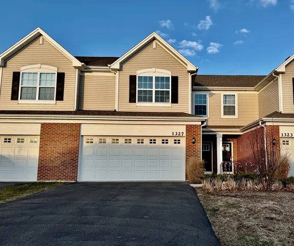 $2,550 | 1327 Draper Road, McHenry, IL 60050