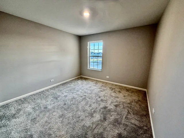 $2,550 | 1327 Draper Road, McHenry, IL 60050