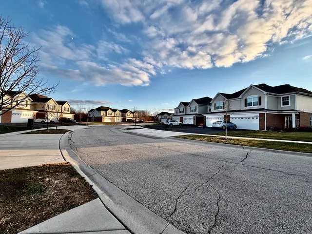 $2,550 | 1327 Draper Road, McHenry, IL 60050