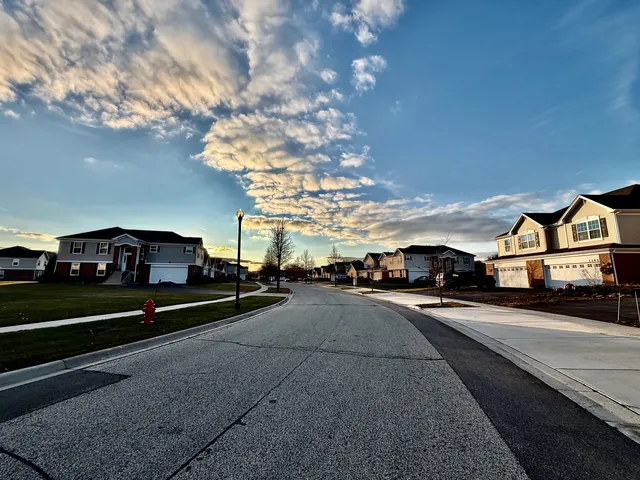 $2,550 | 1327 Draper Road, McHenry, IL 60050