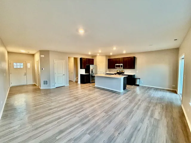 $2,550 | 1327 Draper Road, McHenry, IL 60050