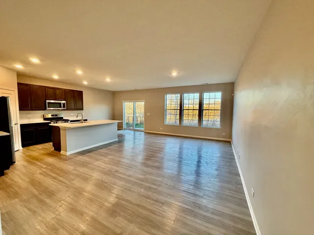 $2,550 | 1327 Draper Road, McHenry, IL 60050