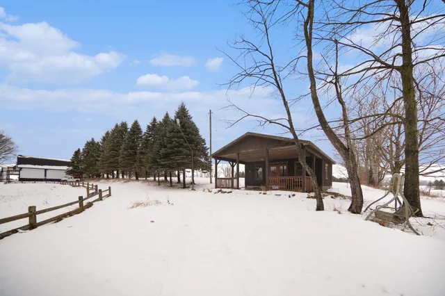 $399,900 | 2041 North Meridian Road, Hudson, MI 49247