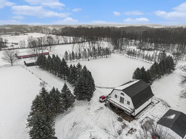 $399,900 | 2041 North Meridian Road, Hudson, MI 49247