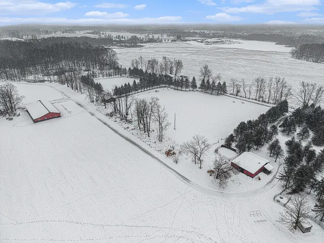 $399,900 | 2041 North Meridian Road, Hudson, MI 49247