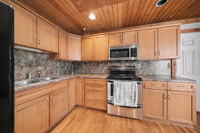 $399,900 | 2041 North Meridian Road, Hudson, MI 49247