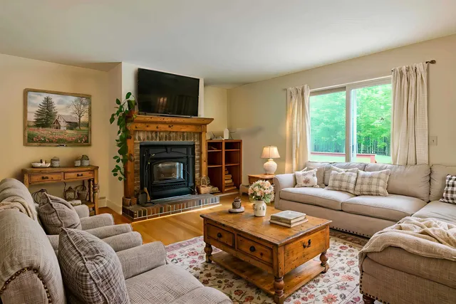 $725,000 | 308 Mending Walls Road, Manchester, VT 05255