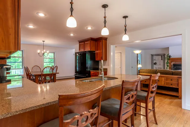 $725,000 | 308 Mending Walls Road, Manchester, VT 05255