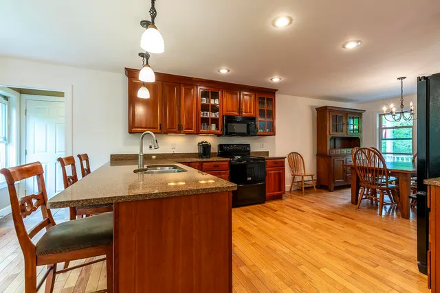 $725,000 | 308 Mending Walls Road, Manchester, VT 05255