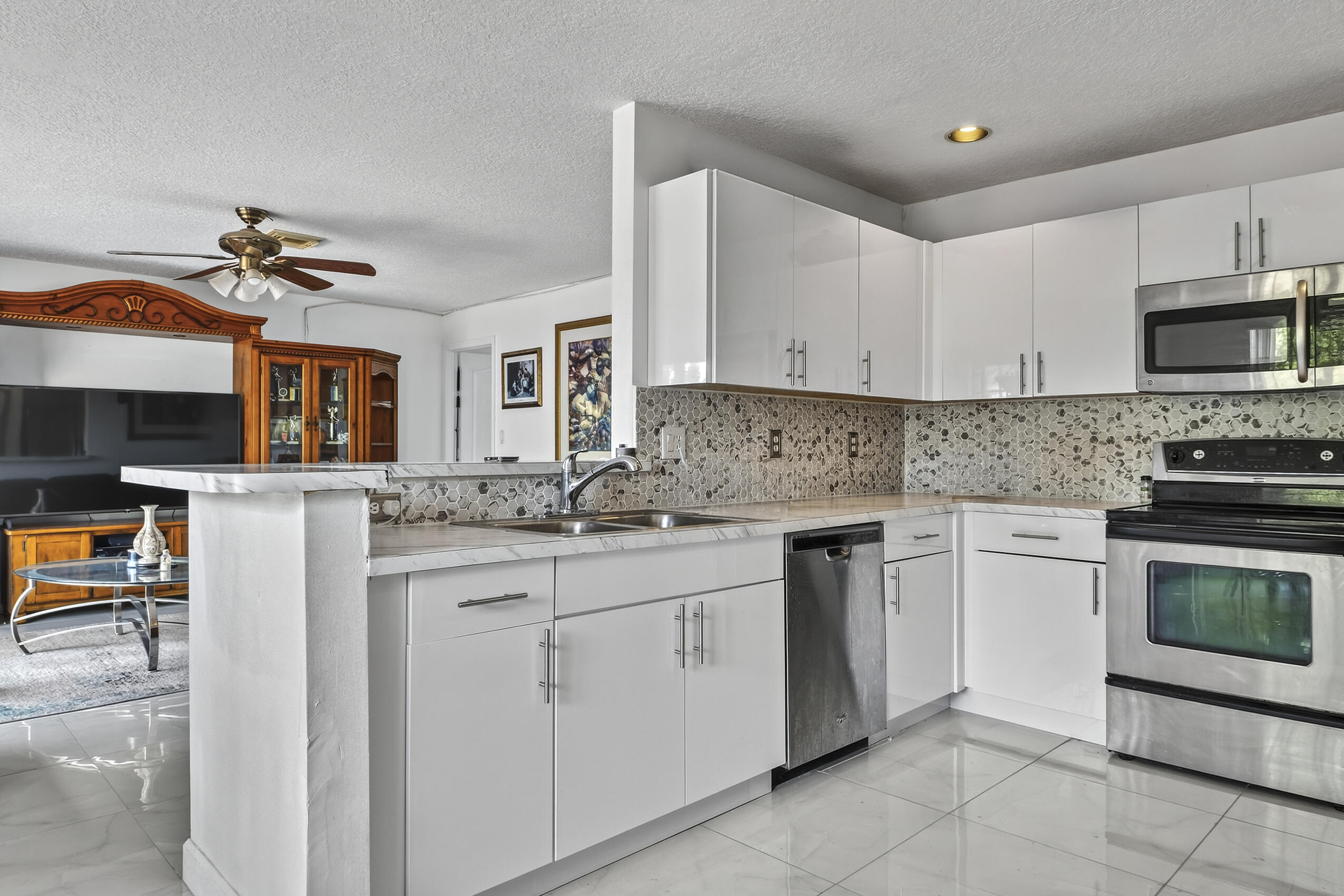 10334 Southwest 164th Place Miami, FL 33196 - Photo 2 of 41 R_F031 (4)