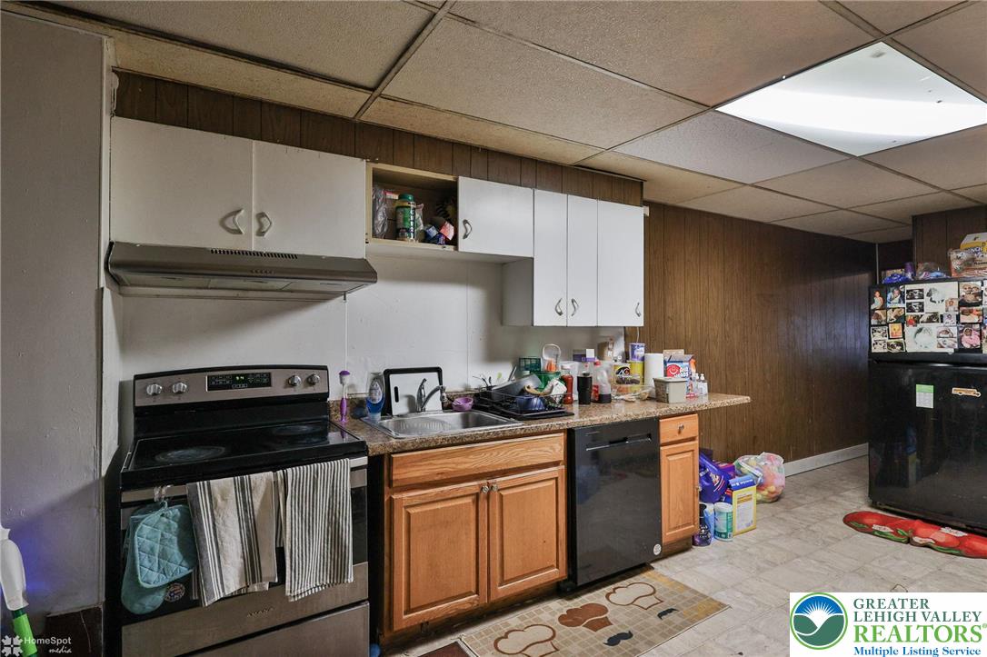 705 North Front Street Allentown, PA 18102 - Photo 15 of 44 a kitchen with a stove a refrigerator and cabinets