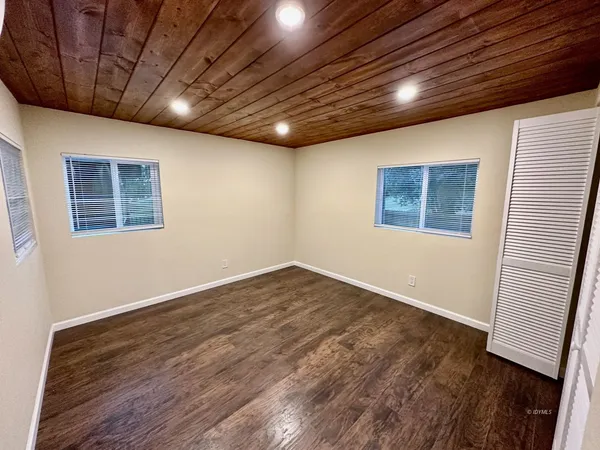 $2,000 | 25165 Cedar, Unit A, Idyllwild, CA 92549