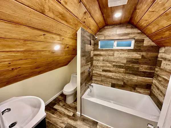$2,000 | 25165 Cedar, Unit A, Idyllwild, CA 92549