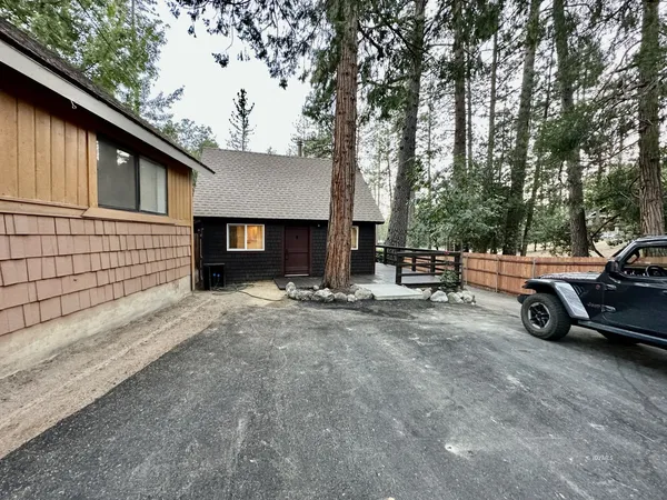 $2,000 | 25165 Cedar, Unit A, Idyllwild, CA 92549