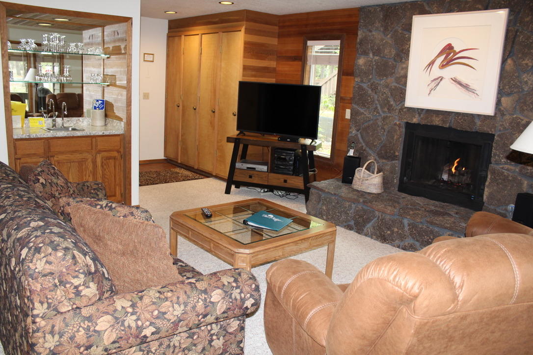 57303-9c2 Beaver Ridge Loop Sunriver, OR 97707 - Photo 3 of 23 4-lvrm_bar-R9