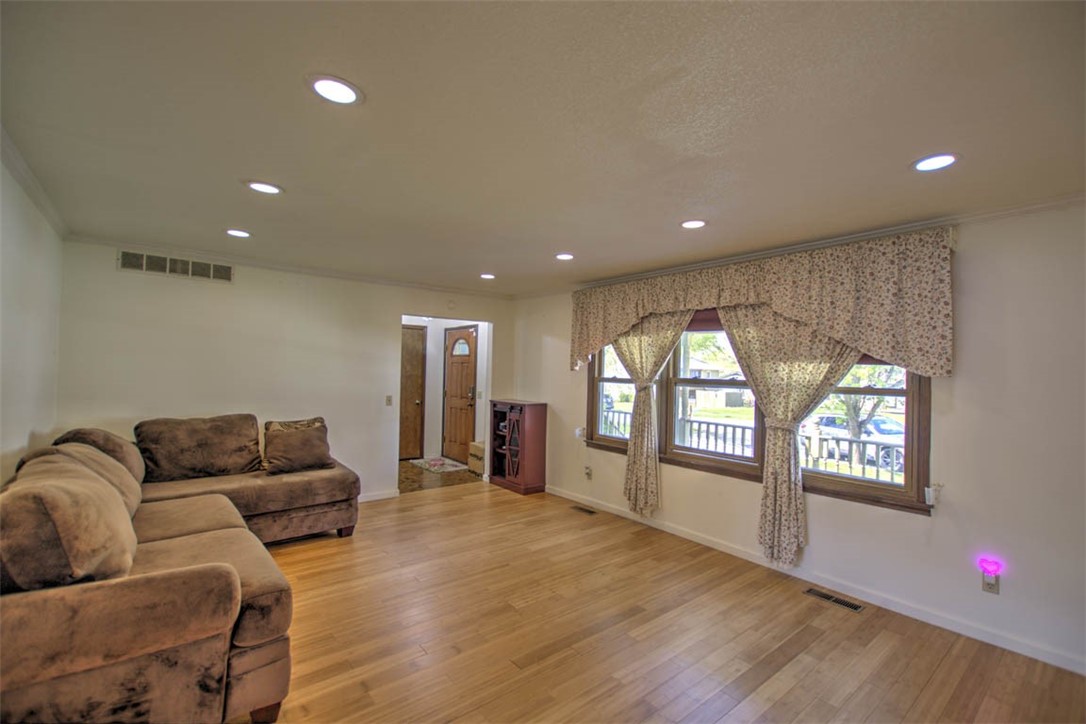 4636 Lawson Drive Decatur, IL 62526 - Photo 4 of 24