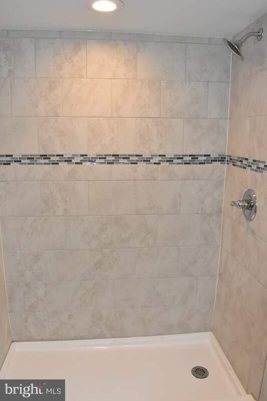 238 Pinewood Road Baltimore, MD 21222 - Photo 10 of 22 a bath tub sitting next to a shower
