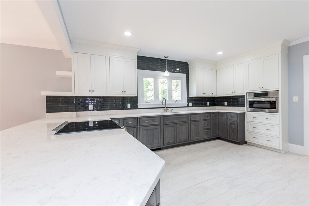 103 Stafford Road Tiverton, RI 02878 - Photo 2 of 29 Gallery Image 2