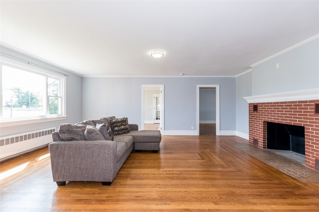 103 Stafford Road Tiverton, RI 02878 - Photo 4 of 29 Gallery Image 4