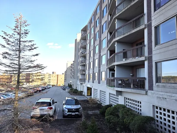 $275,000 | 1500 Worcester Road, Unit 724, Framingham, MA 01702