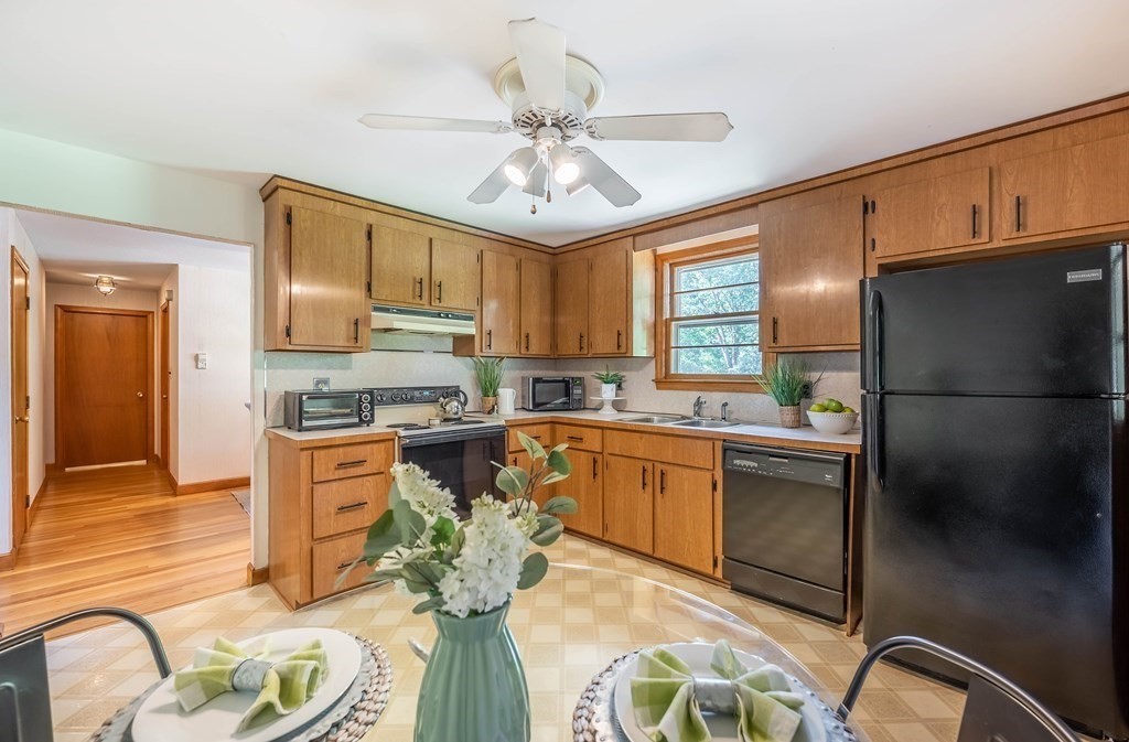 4 Launching Road Andover, MA 01810 - Photo 9 of 25 Gallery Image 9