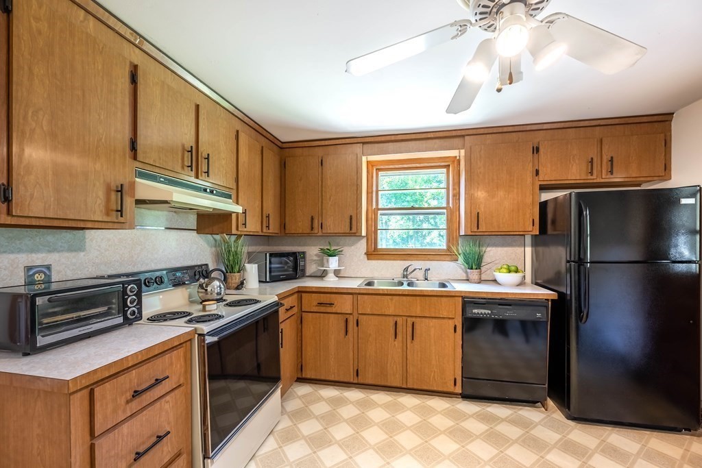 4 Launching Road Andover, MA 01810 - Photo 10 of 25 Gallery Image 10