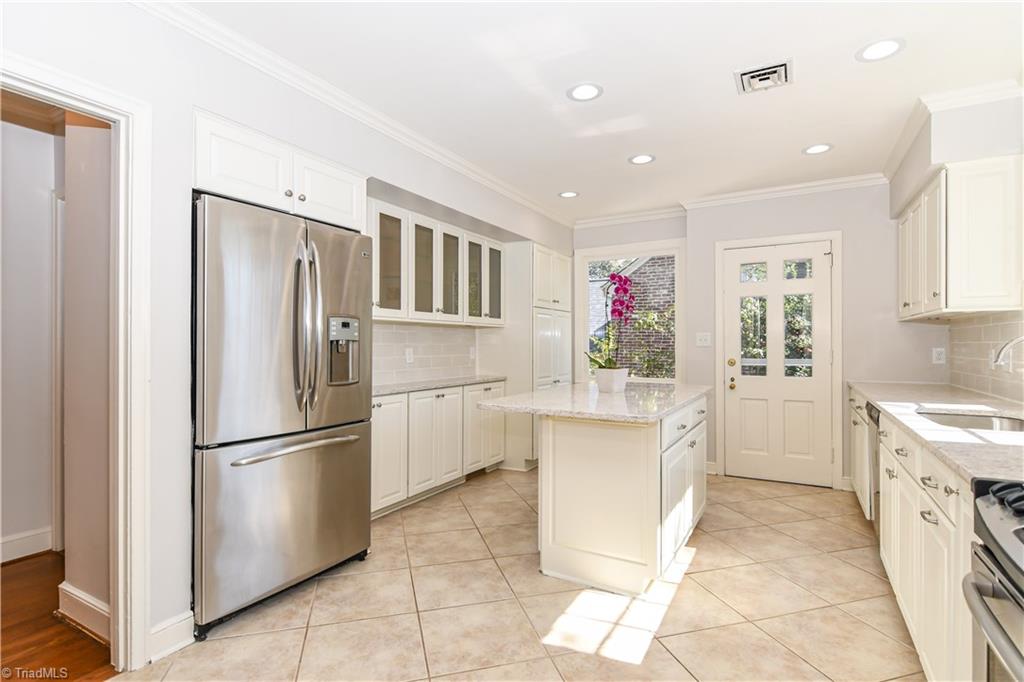 718 Dover Road Greensboro, NC 27408 - Photo 9 of 29 Gallery Image 9