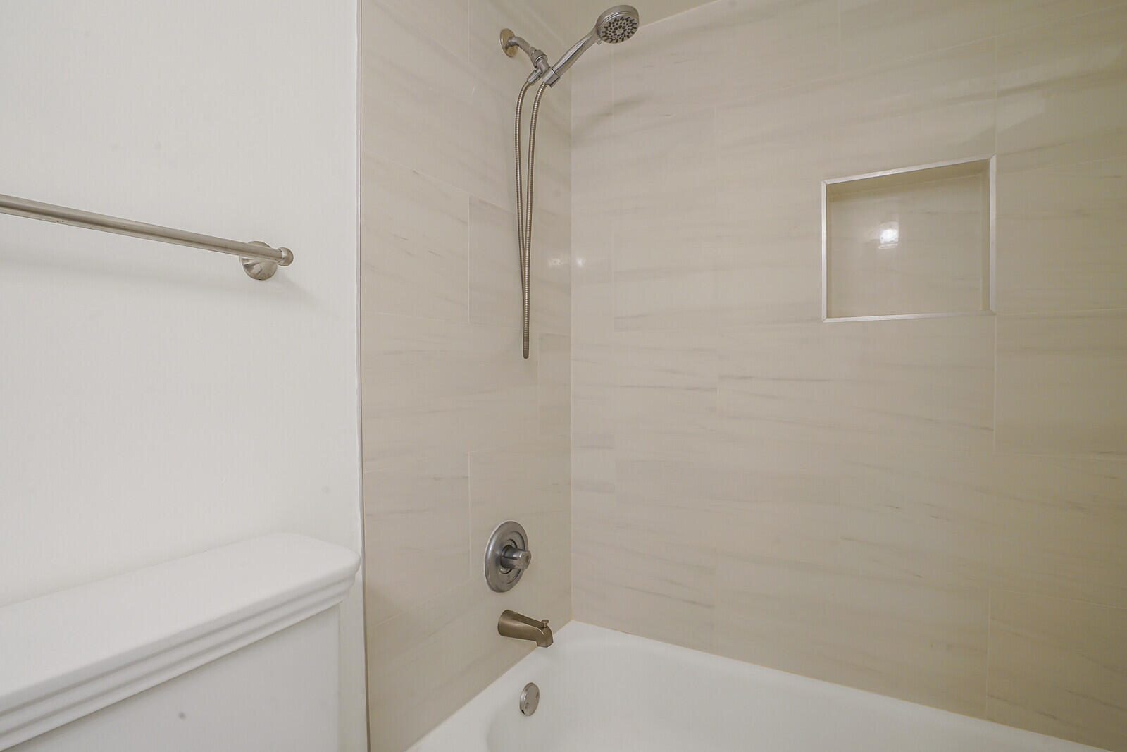1385 Crystal Way, Unit M Delray Beach, FL 33444 - Photo 20 of 29 Bathroom