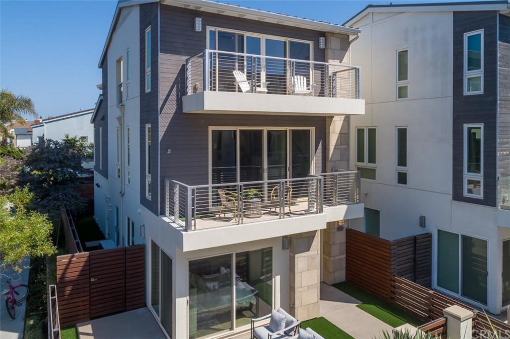 5505 River Avenue Newport Beach, CA 92663 - Photo 31 of 40 a view of front a house with a large window