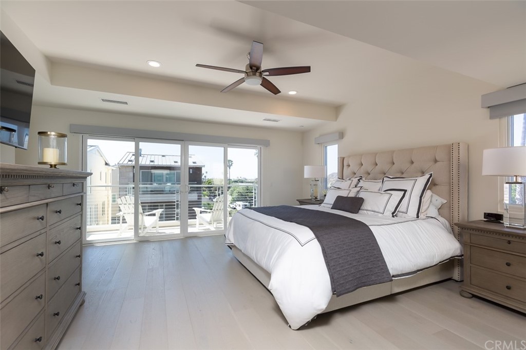 5505 River Avenue Newport Beach, CA 92663 - Photo 10 of 40 a large bedroom with a large bed and a flat tv screen on dresser