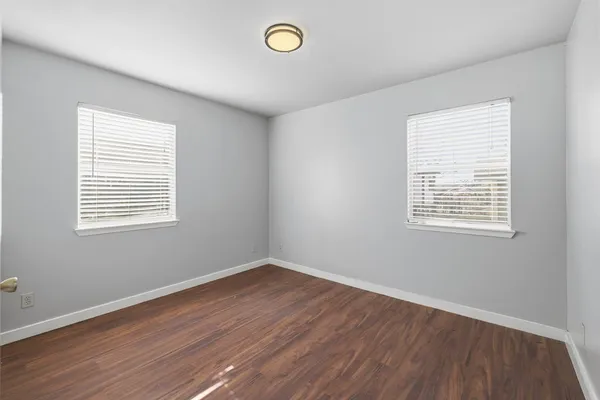 $1,300 | 213 West Davis Street, Kerrville, TX 78028