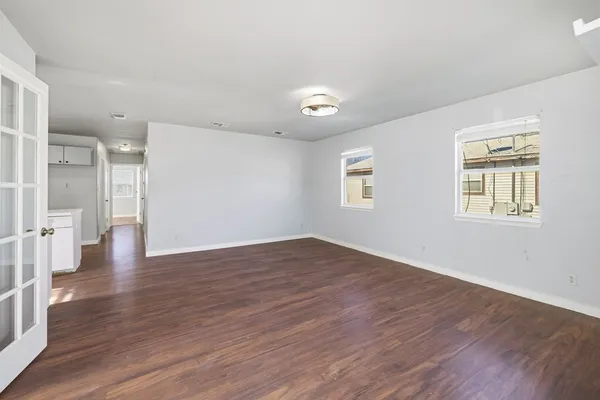 $1,300 | 213 West Davis Street, Kerrville, TX 78028
