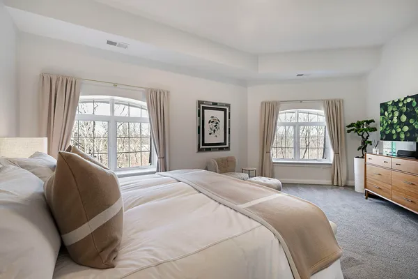 $4,700 | 1800 Amberley Court, Unit 407, Lake Forest, IL 60045