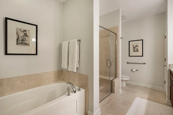 $4,700 | 1800 Amberley Court, Unit 407, Lake Forest, IL 60045