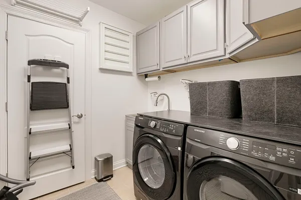 $4,700 | 1800 Amberley Court, Unit 407, Lake Forest, IL 60045