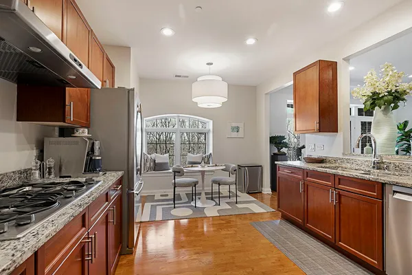 $4,700 | 1800 Amberley Court, Unit 407, Lake Forest, IL 60045