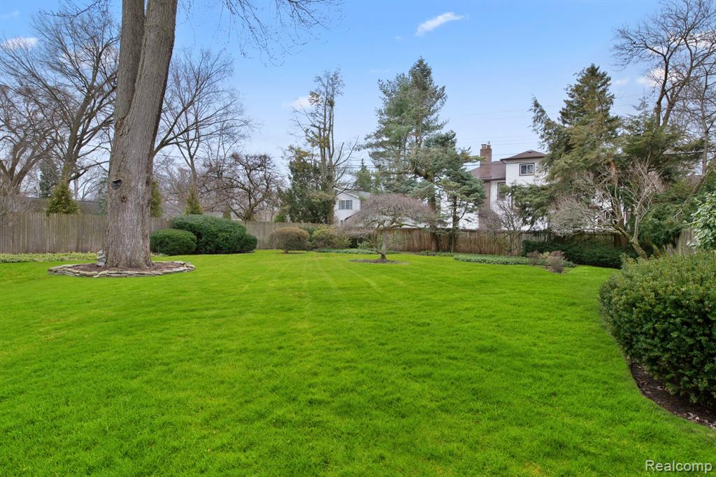 163 Merriweather Road Grosse Pointe Farms, MI 48236 - Photo 5 of 33