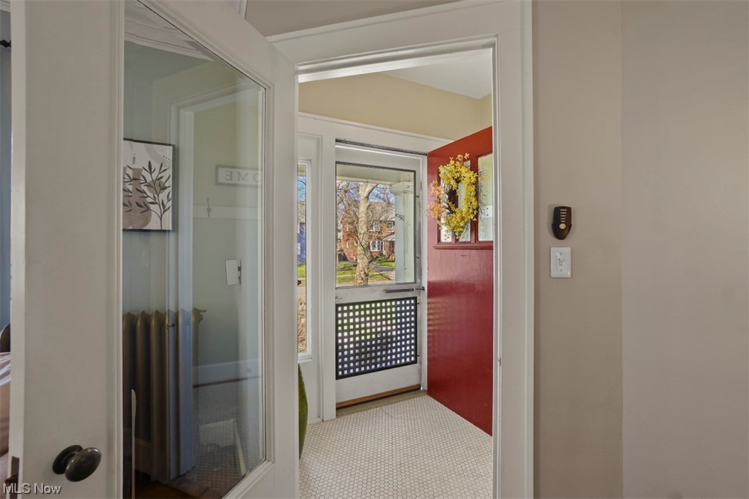 3144 Coleridge Road Cleveland, OH 44118 - Photo 4 of 34